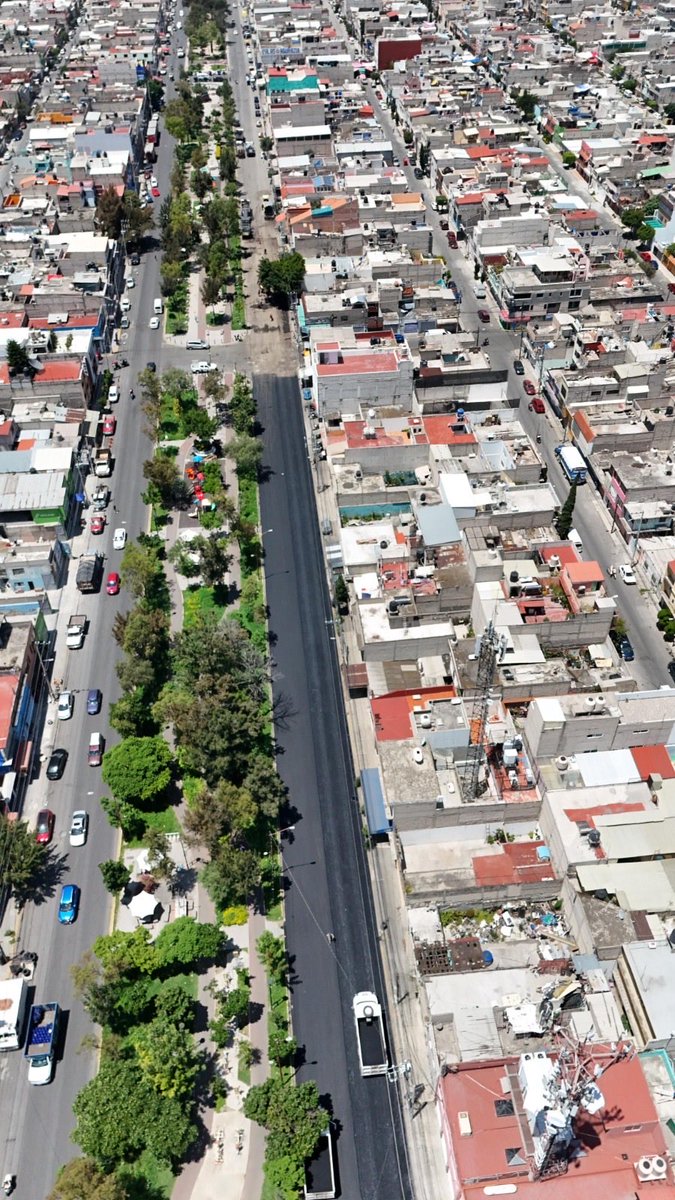 Adolfo_Cerqueda's tweet photo. Seguimos transformando nuestras calles

La repavimentación de la avenida Sor Juana sigue avanzando para que muy pronto vecinas, vecinos y quienes transitan por esta vialidad lo hagan con mayor seguridad y en mejores condiciones.

Trabajamos todos los días para mejorar las calles de nuestro municipio. #PorAmorANeza