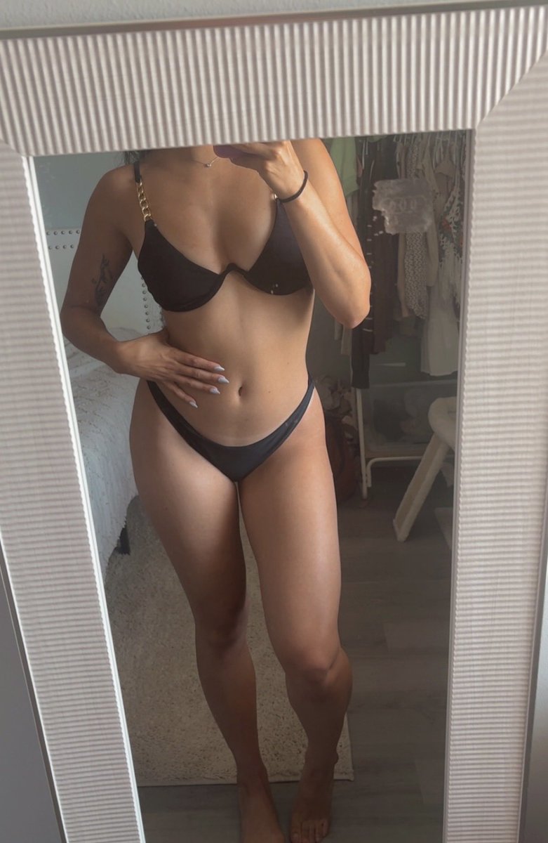 PinkGemma62's tweet photo. Summertime ☀️
#sugardaddy #Onlyfans 

Follow my OF for more personal content. Link in bio https://t.co/YkNxA2LdWY