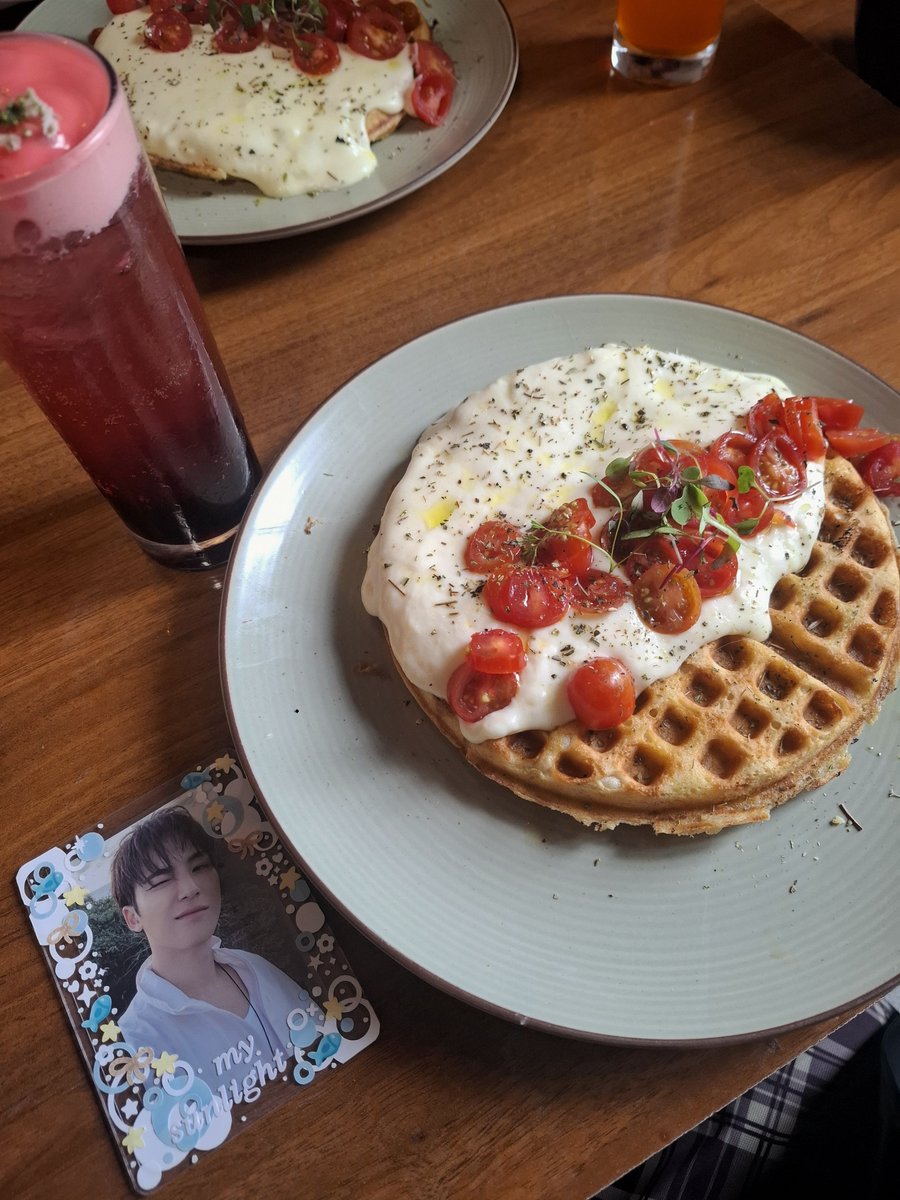 cew9yu_'s tweet photo. Hoje comemos as comidas mais gostosas do mundo 🥞💫 https://t.co/YvRRom4246