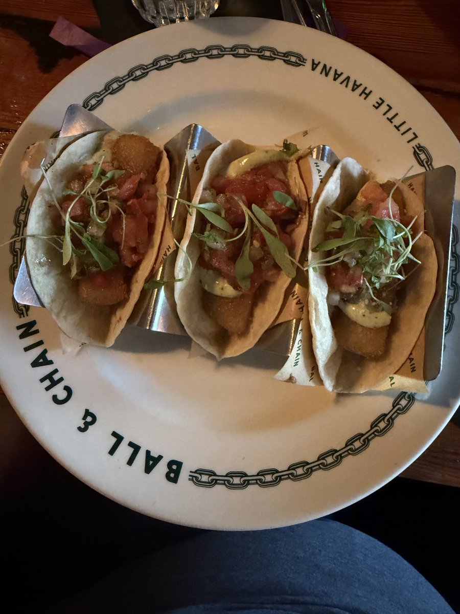 jappp1982's tweet photo. @oliverhenry Little Havana!!! Ball &amp; Chain for dinner and entertainment!!!! https://t.co/L3R4N84LcE
