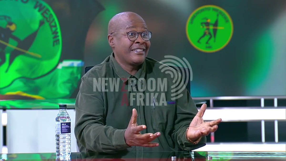 Constitution_94's tweet photo. 🚨 𝗭𝗨𝗠𝗔 𝗙𝗜𝗥𝗘𝗦 𝗡𝗢𝗠𝗩𝗔𝗟𝗢 𝗔𝗦 𝗦𝗚‼️

Jacob Zuma has fired Sibonelo Nomvalo as the SG of MKP and gave himself all the powers of the SG office and Treasurer General office

Nomvalo and Brian Molefe have been demoted.

They have now been given tasks of make copies & doing filing in Zuma's office 

Zuma says he will see who to hand over the SG & TG powers when he has done using them