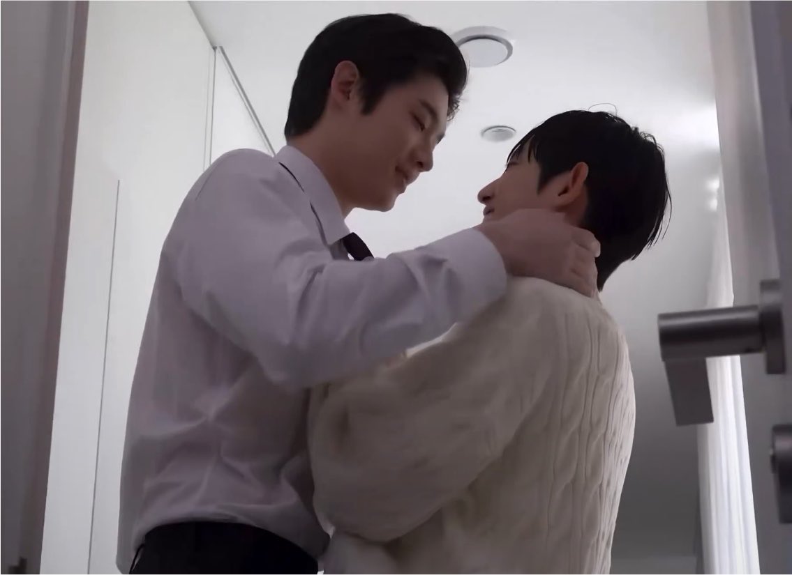l0ngpro's tweet photo. 연상님 연하 다 좋은데 고충: 분위기 좀 잡을라하면 까르르 웃어버리는 애 때문에 뭘 할 수가 없으심 일련의 과정을 모르는 것 같진 않은데 돌려서 거부하는 건가 아리까리하고 남자애는 처음이라 조심스럽고 드라마보다 진도 못 빼는 중 ㅋㅋㅋ https://t.co/aLicSiolv7