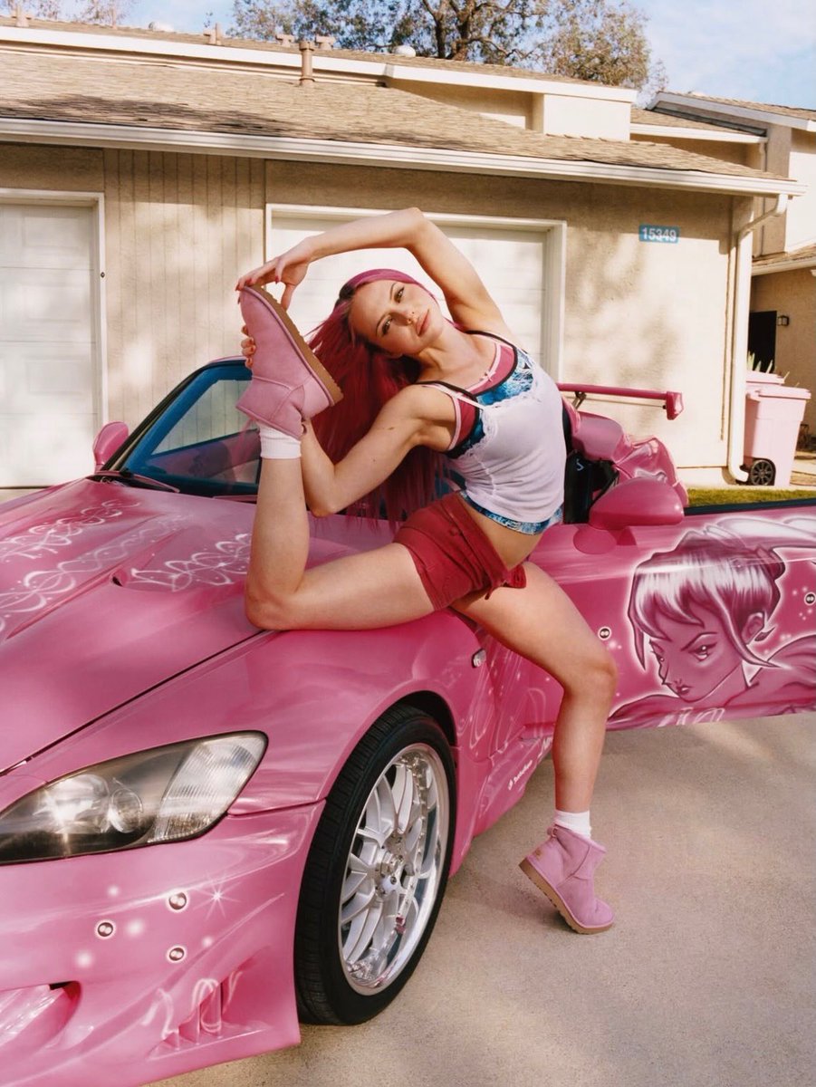 teamAdelaJ's tweet photo. 📸 | ADÉLA for UGG’s Dusty Orchid Classic Mini. https://t.co/2aDNwCZplQ