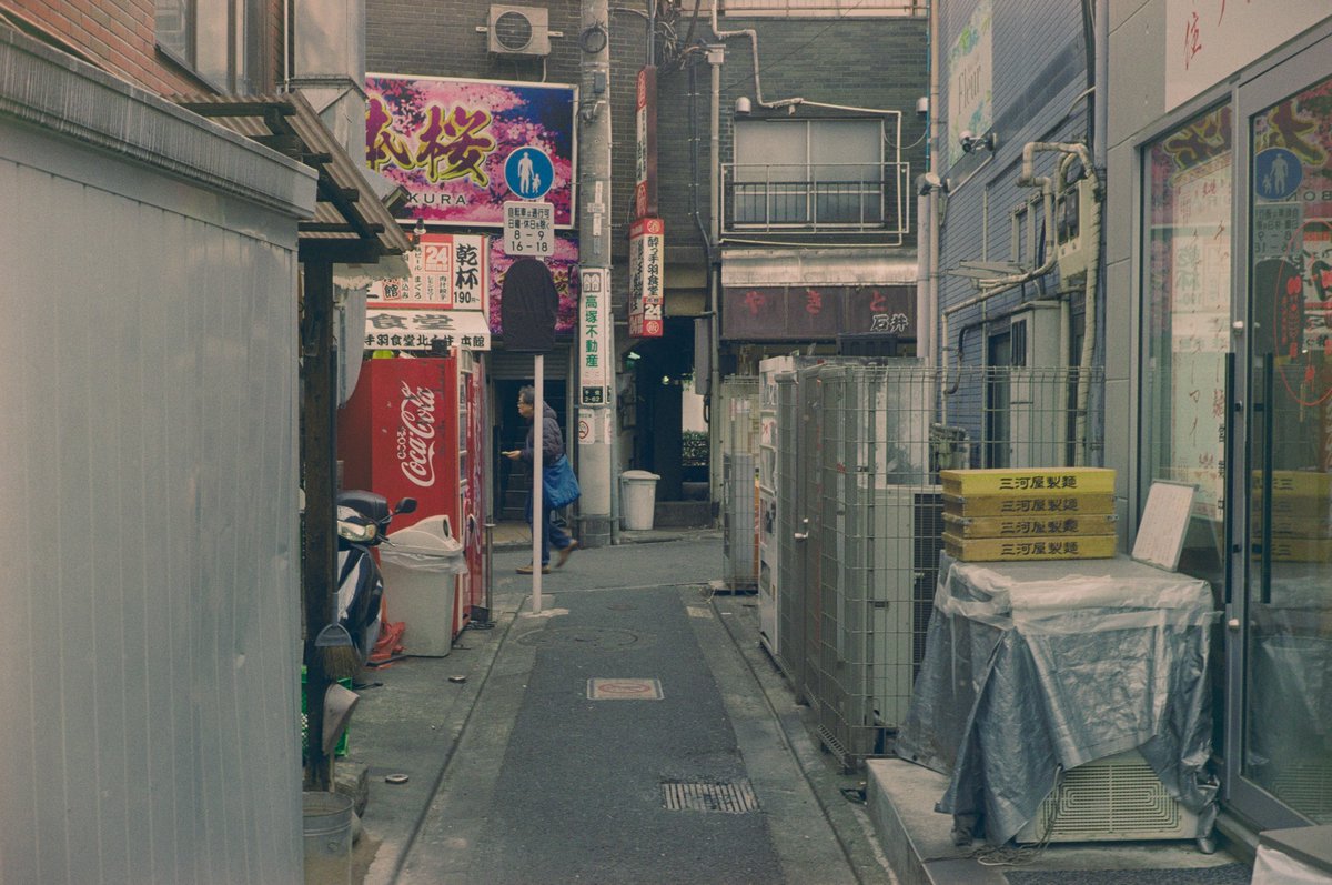 nao_2480's tweet photo. 路地を歩く
gold200+rollei35t
#filmphotography
#rollei
#kodak https://t.co/uYxUEVQkmD