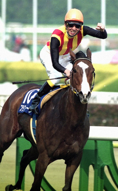 yasuurdi1's tweet photo. 名騎手紹介
田原成貴騎手（67歳）
現役時はGⅠ級レースを15勝し、大舞台に
特に強く「天才」とも呼ばれました
マヤノトップガンとのコンビも印象的ですが
やはりトウカイテイオーの有馬記念での
復活レースでの手綱さばきとインタビューが
印象的です
今は東スポで活躍されています
#田原成貴 https://t.co/M9BVl1CKnj