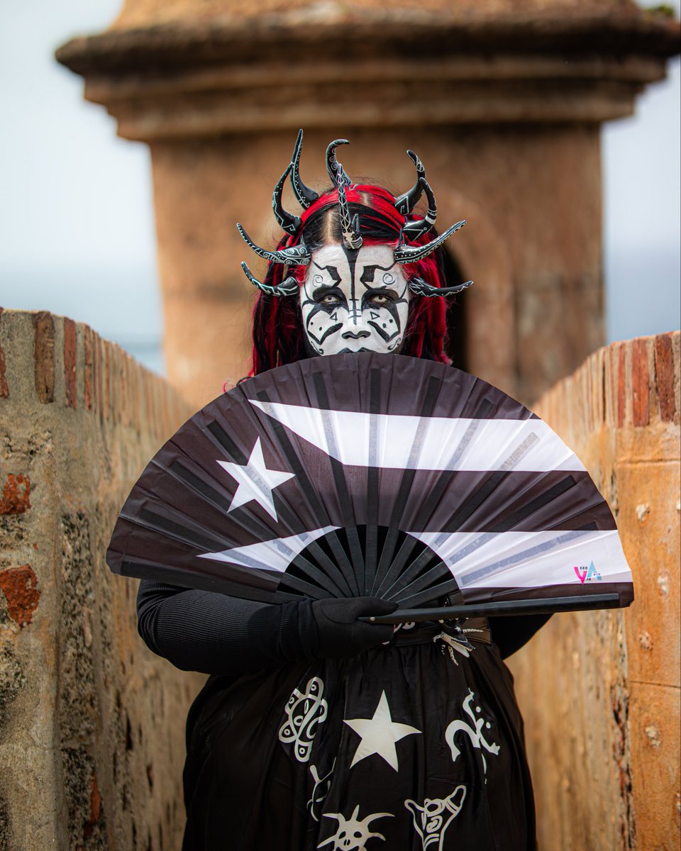 HexManiacKarina's tweet photo. Some pics from my last trip to Puerto Rico

Took my Resistance Vejigante Maul with me! https://t.co/P5MgCSqKM1