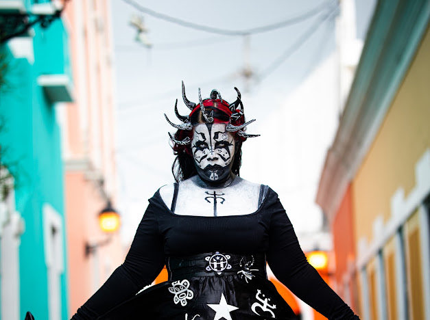 HexManiacKarina's tweet photo. Some pics from my last trip to Puerto Rico

Took my Resistance Vejigante Maul with me! https://t.co/P5MgCSqKM1