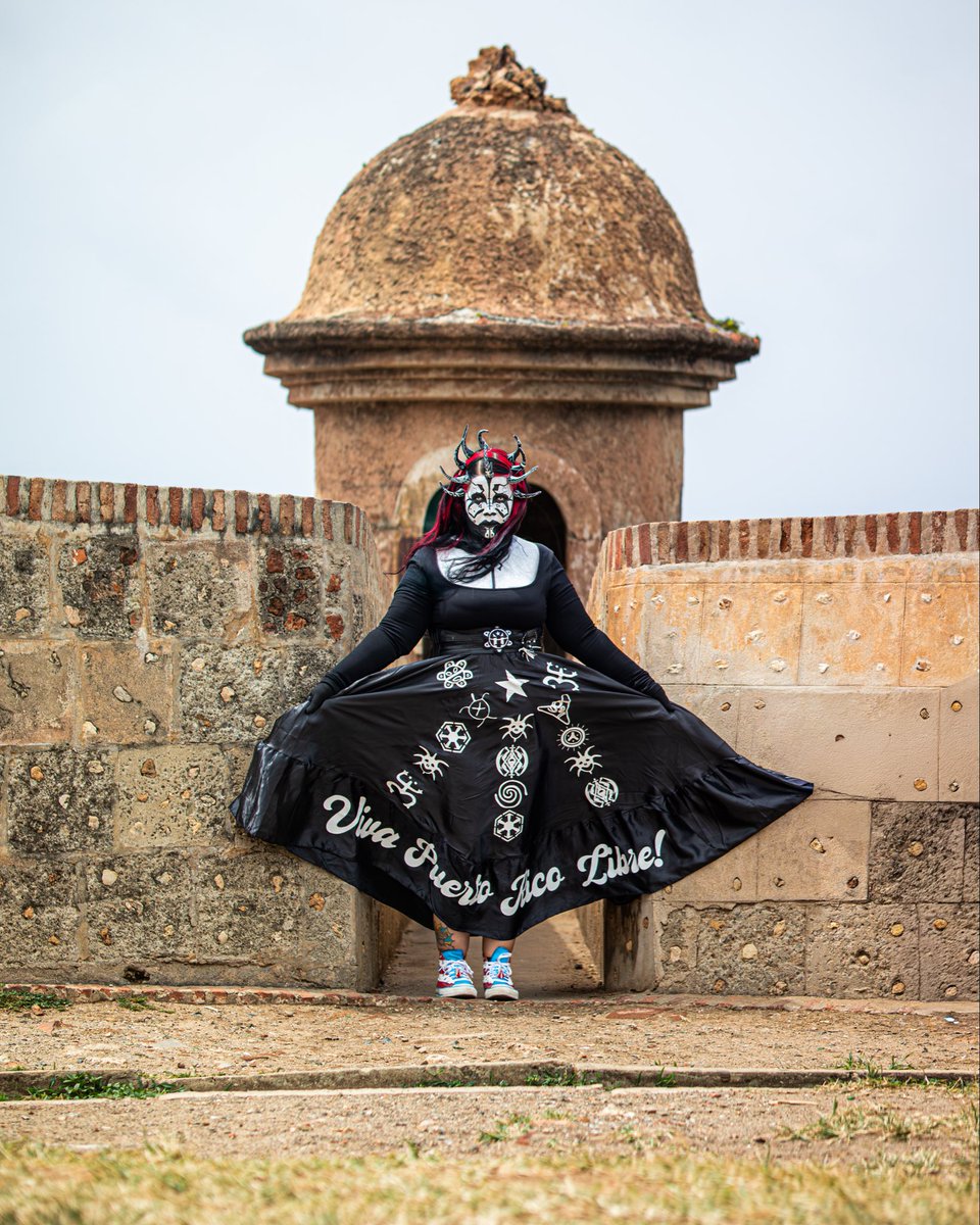 HexManiacKarina's tweet photo. Some pics from my last trip to Puerto Rico

Took my Resistance Vejigante Maul with me! https://t.co/P5MgCSqKM1