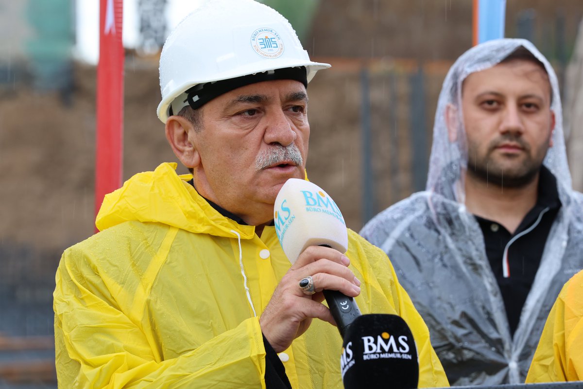 BuroMemurSen_'s tweet photo. “BİSMİLLAH” DİYEREK OTELİMİZİN İNŞAATINA BAŞLADIK

Üyelerimizin ve kamu görevlilerinin Ankara’daki konaklama ihtiyacına kalıcı bir çözüm sunacak olan Büro Memur-Sen Otelimizin inşaatına "Bismillah" diyerek başladık.

Otelimizin inşaat alanında gerçekleştirilen programda konuşan Genel Başkanımız Yusuf Yazgan, “Bugün burada zahmetin rahmete dönüşüne şahit oluyoruz. Harcı emekle yoğrulan, duayla yükselen; sendikal mücadelemizin ve büyük dayanışmamızın en güzel nişanesi olacak otelimizin tüm teşkilatımıza, kamu görevlilerine ve ülkemize hayırlı olmasını diliyorum.” dedi.

Haberimiz için tıklayınız⤵️
🔗https://t.co/j5vxDuMnBa