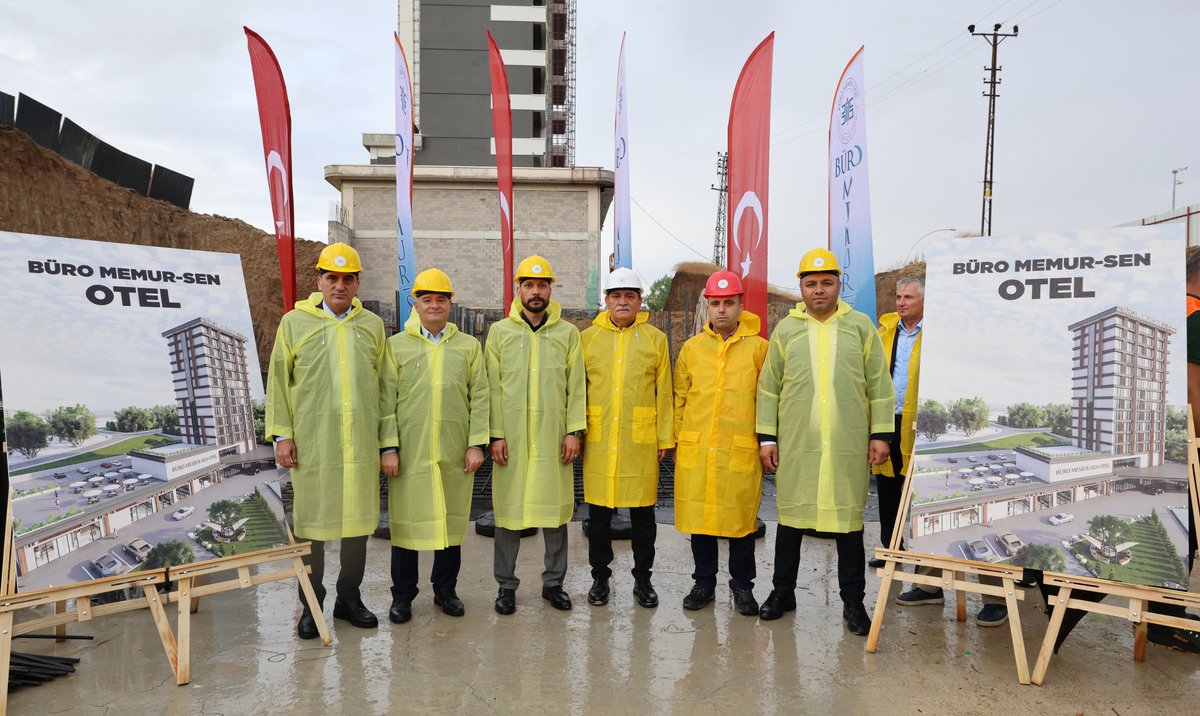 BuroMemurSen_'s tweet photo. “BİSMİLLAH” DİYEREK OTELİMİZİN İNŞAATINA BAŞLADIK

Üyelerimizin ve kamu görevlilerinin Ankara’daki konaklama ihtiyacına kalıcı bir çözüm sunacak olan Büro Memur-Sen Otelimizin inşaatına "Bismillah" diyerek başladık.

Otelimizin inşaat alanında gerçekleştirilen programda konuşan Genel Başkanımız Yusuf Yazgan, “Bugün burada zahmetin rahmete dönüşüne şahit oluyoruz. Harcı emekle yoğrulan, duayla yükselen; sendikal mücadelemizin ve büyük dayanışmamızın en güzel nişanesi olacak otelimizin tüm teşkilatımıza, kamu görevlilerine ve ülkemize hayırlı olmasını diliyorum.” dedi.

Haberimiz için tıklayınız⤵️
🔗https://t.co/j5vxDuMnBa