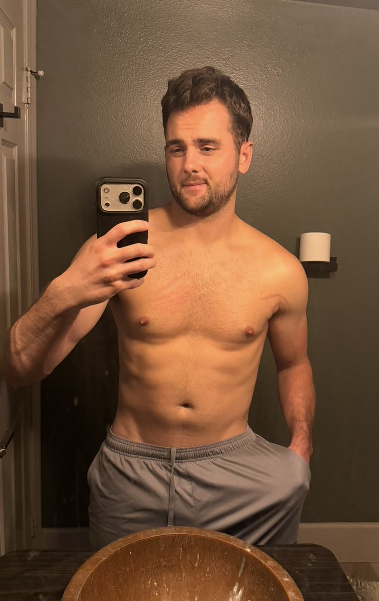 nicosmoothguy's tweet photo. Finally, I’m out closet 🏳️‍🌈 (check cmmnts) https://t.co/ub5Gxht1j9