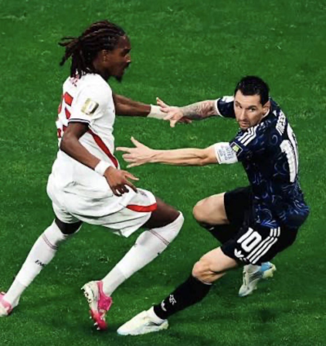 Ghost91ne's tweet photo. In a candid post-match interview following a heated clash, rising star Djed Spence opened up about a controversial moment that left him sidelined with a dislocated ankle.
“I went in for what I thought was a fair challenge, but Messi caught me with a tackle that completely twisted my ankle,” Spence revealed. “It was a clear foul in my eyes — the pain was instant, and I knew something was wrong right away. But the referee didn’t blow the whistle. No card, no free kick… nothing. It just feels unfair, man.”