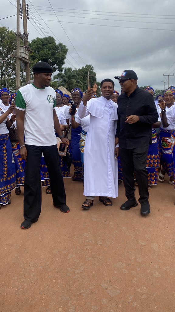 yeripros's tweet photo. THANK YOU, PETER OBI, FOR COMING THROUGH FOR PETER AKAH

Beyond the charitable purpose of Mr. Peter Obi’s visit to Ogoja, Cross River State, today, his presence also sends a powerful message of solidarity and support for Peter Akah, the NDC House of Representatives candidate for Ogoja/Yala Federal Constituency.

Once again, Peter Obi has demonstrated that he does not abandon those who stand with him, especially at moments when his presence and solidarity matter most.

For Peter Akah and his supporters, this visit is a significant boost and a strong show of encouragement as the campaign for effective representation is set to commence. 

Thank you, Peter Obi, for coming through for Peter Akah.

#PeterObi #PeterAkah #NDC #OgojaYala #NigeriaWillBeOK