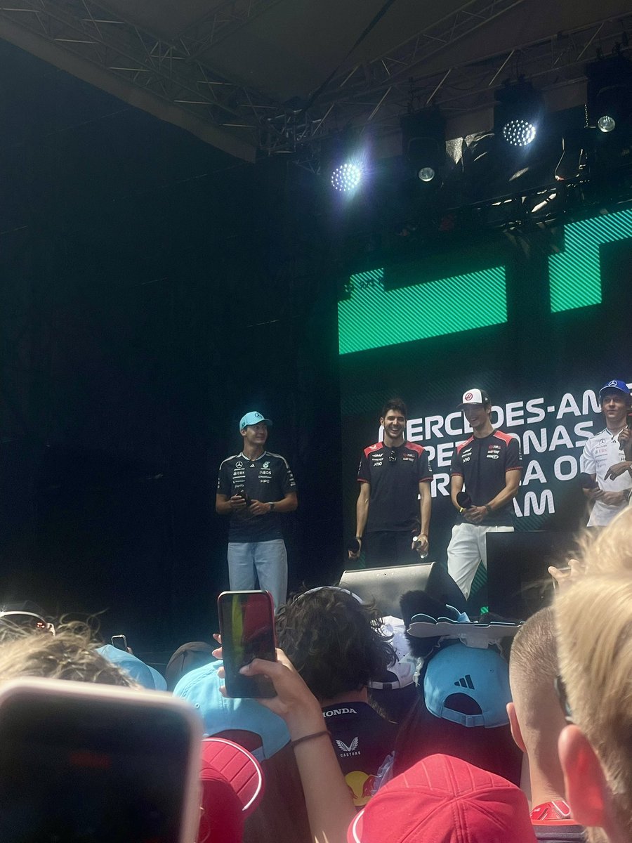anendlessfire's tweet photo. anyway enough crying. here are some of my george pics from the fan stage today https://t.co/RAUvomuMsb