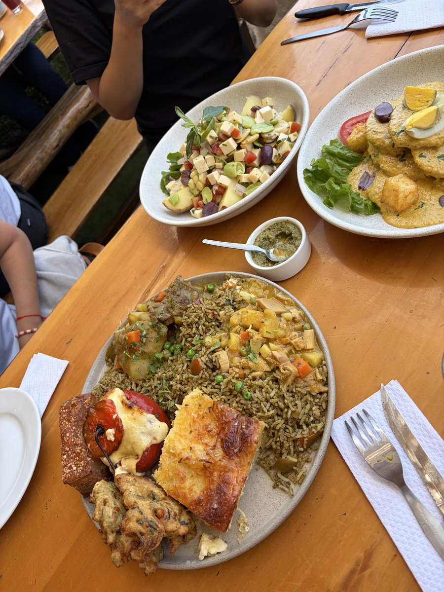 DamaGris_'s tweet photo. Que rico se come aquí 😍
#Arequipa 
#LaBenitaDeCharacato https://t.co/oqdyKMSiqF