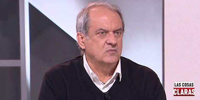 DieVerargerte's tweet photo. Este es Javier Aroca, para él, los madrileños deben sufrir los incendios y no se debe uno comparecer de ellos porque no saben votar. Este es el nivel de miseria moral de un ser a sueldo de Sánchez. 

Me callo lo que pienso, porque seguro que está tipificado en el código penal. https://t.co/H1wCNzu7Wv