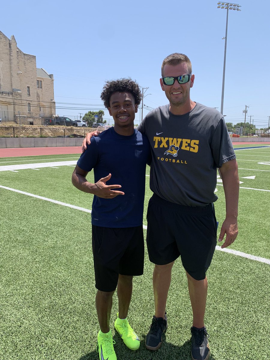 Kaleb093rd's tweet photo. Had a great time competing and learning @TexasWesleyan @CoachThompson_3 @Coach_FJohnson @MilesBrandon16 @Coach_Lewis5 come check a couple games @SachseStangs @CoachFWilliams @CoachONealB 
5’10|165|4.5 https://t.co/9Bhwz680Pp