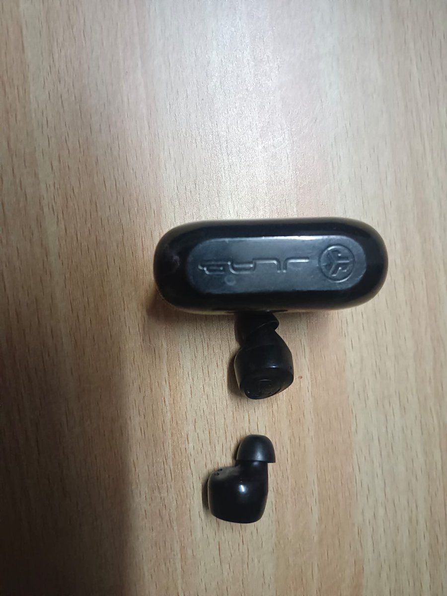 Rahulch55685479's tweet photo. @JLabAudio the last time the warranty is claim easily now it's not working again as a told you earlier my friend is gifted to me while he travelling in usa he bought from there and bring back to give to me . Last time is claim easily my mail id rc9311733897@gmail.com https://t.co/hMR8S8dPq0