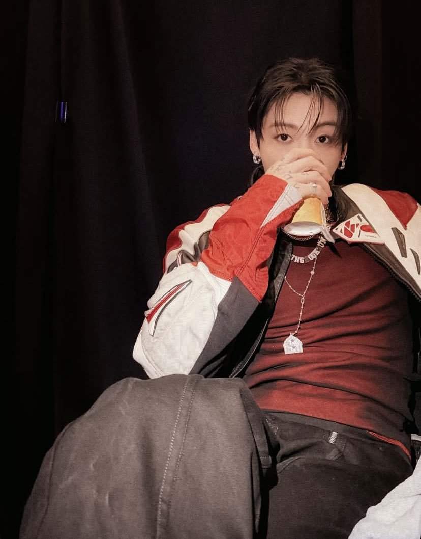 neelo_far1's tweet photo. Guys please we need more tags.

🎯 50 Replies 

I vote #JUNGKOOK for Most Handsome Man Alive #MHMA2026 #MHMA2026JUNGKOOK  #NETIZENSCHOICE @thenreport 

Please also drop your votes for Jungkook after every hour:

https://t.co/1CkQXphVHk https://t.co/CnLpPoY9YZ