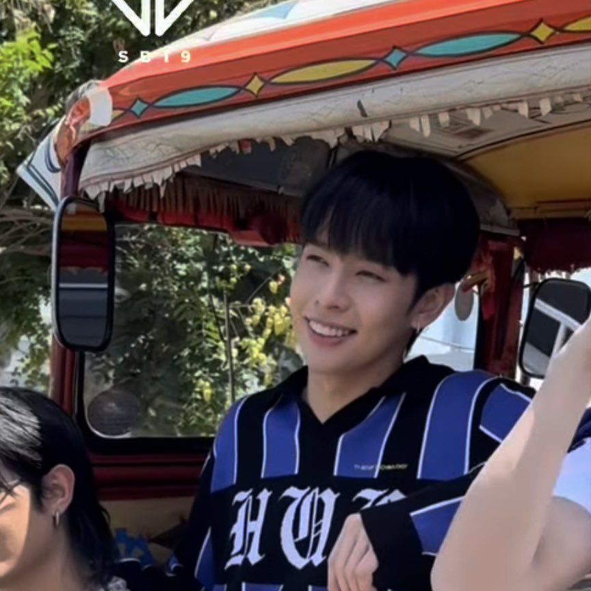 diannecluvsjah's tweet photo. ito na pala update kay kuyang poging jeepney driver. ito na pala sya ngayon 🫣

D-5 SB19 LOLLAPALOOZA STAGE
@SB19Official #SB19
#SB19at100Thieves
#SB19PopUpStoreAt100Thieves https://t.co/pByfYWkZBW
