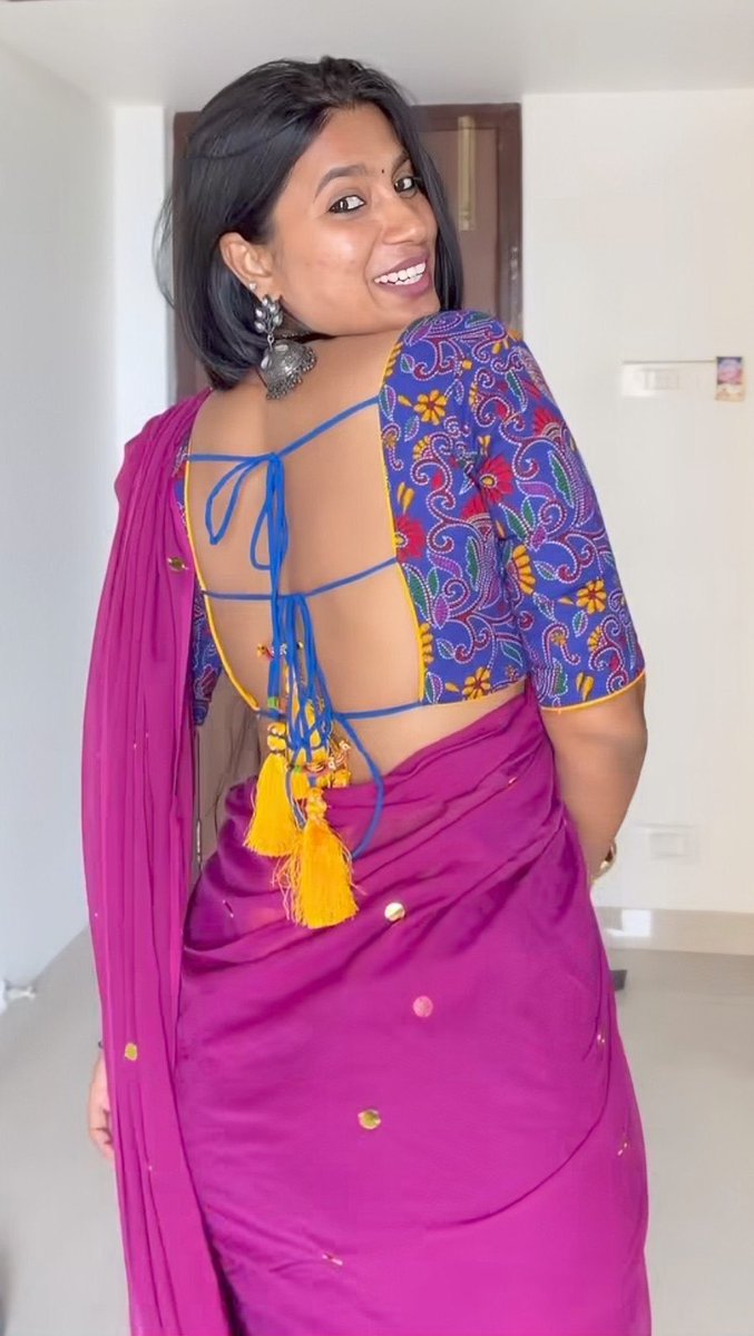 KaajiKing_'s tweet photo. Duaky thevdiya munda... Omala iva soothum molaiyum munjiyum skin colour um shape um paakum pothe poolu nattukuthu.. kuniya vachu raw ah doggy la okkanum da ivala... https://t.co/7lGdgPtOsP