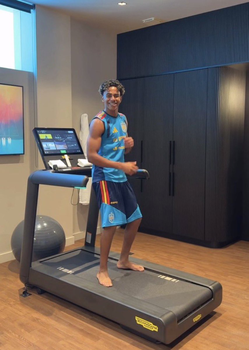TimWeah1's tweet photo. Yamal has added muscle mass 🥶💪 Europe be scared….🔵🔴💎 https://t.co/1rLqckFGTc