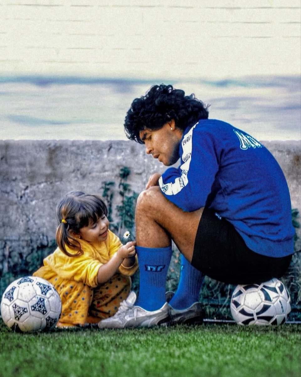 Barca_Archive's tweet photo. When Diego Maradona's daughter put flowers in his socks and he trained with them, 1989. https://t.co/KnRE74kEdG