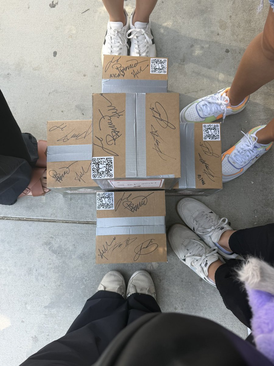 RoseEnriquez's tweet photo. I’m so happy I get to see my beautiful and awesome SoCal US A’tin sisters today.

@mhelissa @LAQuiPh @aics819 @yoitspaopao 

D-5 SB19 LOLLAPALOOZA STAGE
@SB19Official #SB19
#SB19at100Thieves
#SB19PopUpStoreAt100Thieves https://t.co/NLcCpTzynp