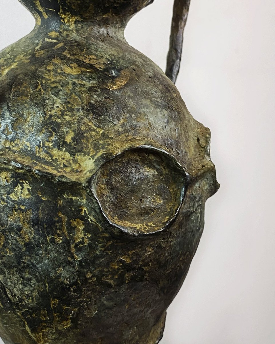 ArtedeOax's tweet photo. 𝗗𝗜𝗦𝗣𝗢𝗡𝗜𝗕𝗟𝗘
Niño Niña
Escultura de bronce
27 x 14 x 44 cm

Solo en la Galería Arte de Oaxaca ~
📍Murguía 105, Centro Histórico, Oaxaca de Juárez, 68000.

© 2026 Galería Arte de Oaxaca 

#GabrielMendoza #Art #Oaxaca #Escultura #Mexico #ArteContemporáneo #ArtCollector https://t.co/8FUALb4Llq