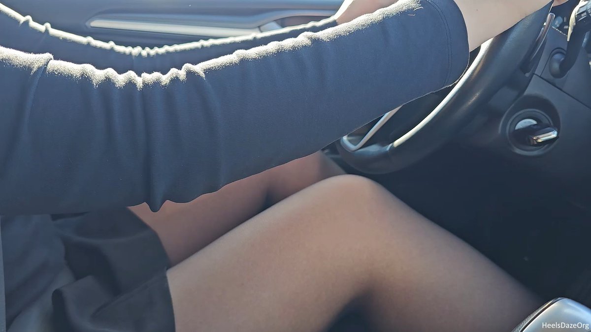 DazeOrg's tweet photo. https://t.co/2MSzUl0ccq #driving #Platformboots #Boots #bootfetish #veryhighboots #highheels #Heels #womandriving #Pedals #Pedalpump #pedalpumping #bootsoles #pov #underpedal #c4s #clips4sale #ford https://t.co/8vHUe6u622