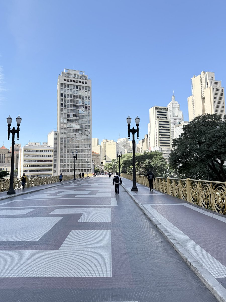 julliajuno's tweet photo. O céu em SP fica azul tb https://t.co/21ZLQZA0E2