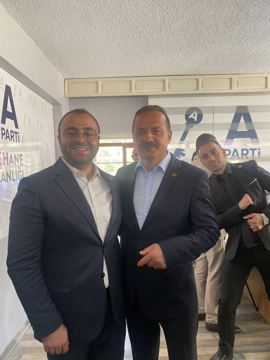 abdullahaslanTR's tweet photo. Biz bu yola bir seçim kazanmak için değil, milletin güvenini yeniden kazanmak için çıktık.

Emaneti ehline teslim edecek yarınları birlikte inşa edelim.

Sen de Anahtar Parti saflarında yerini al.

#YarınınAnahtarı

https://t.co/vB9dl0Q0Ho https://t.co/6x8UMR1pmU