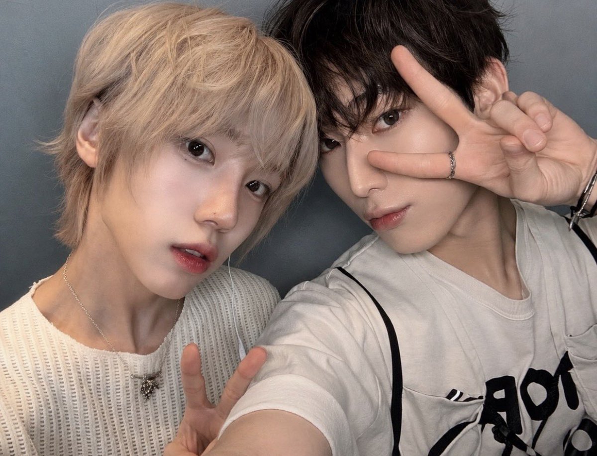 perliernis's tweet photo. Viendo la velada con mi bro (@angelliries) OHSI (。•̀ᴗ-)و ̑̑✧ https://t.co/K78lpeI8TD