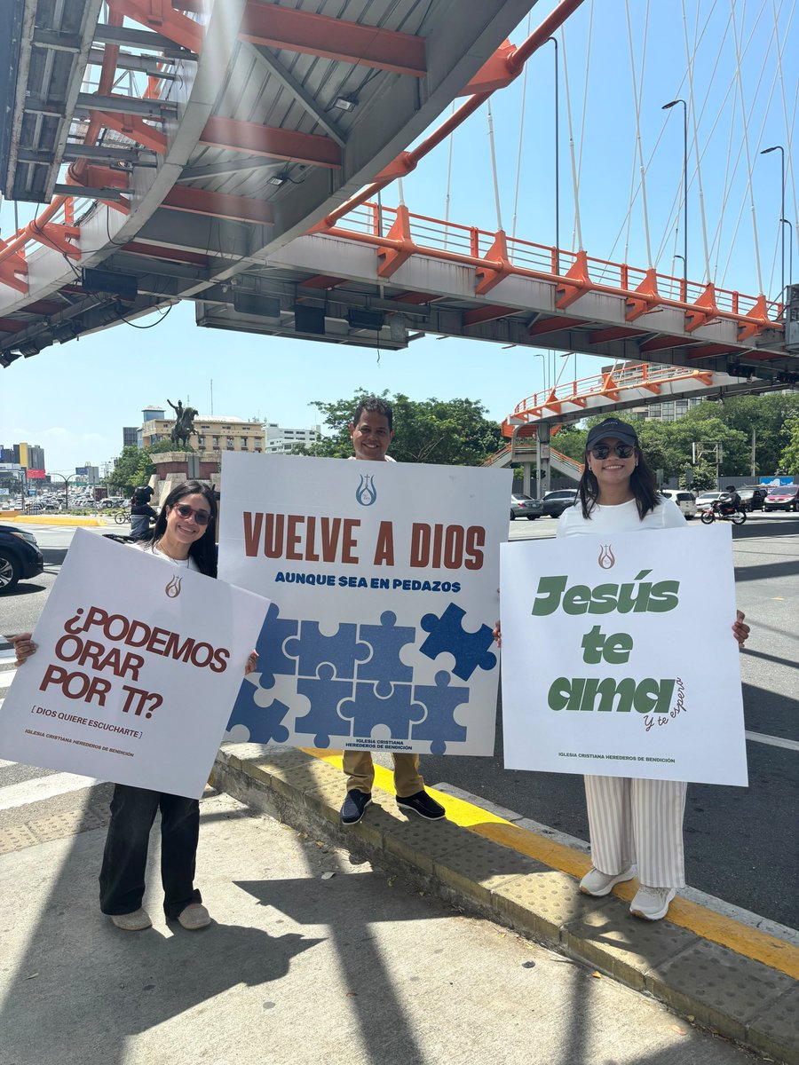 HeBenrd's tweet photo. El Ministerio de Evangelismo de la Iglesia Herederos de Bendición (@Hebenrd) estuvo hoy compartiendo el mensaje de Jesucristo en varios puntos de la ciudad de Santo Domingo. Oramos por los necesitados y muchas personas fueron impactadas con la presencia de Dios. https://t.co/Rg0q0vYapM