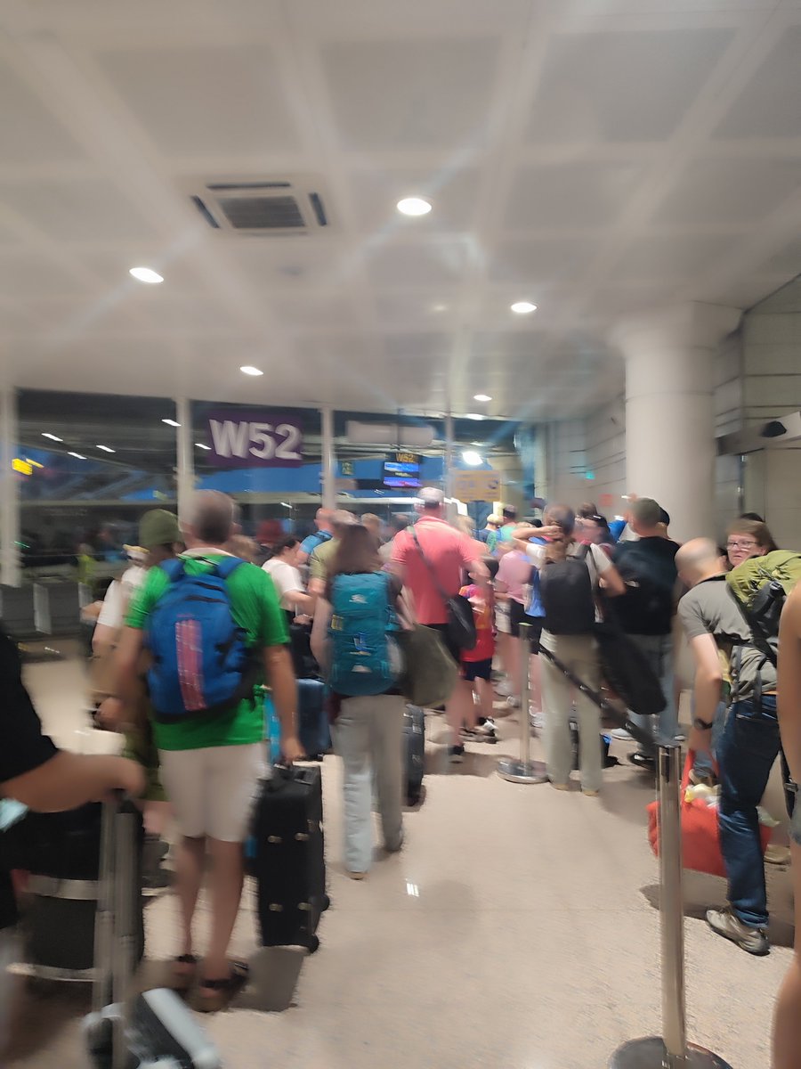alejandretando's tweet photo. @Ryanair @aena https://t.co/XaA2d0Wrwe