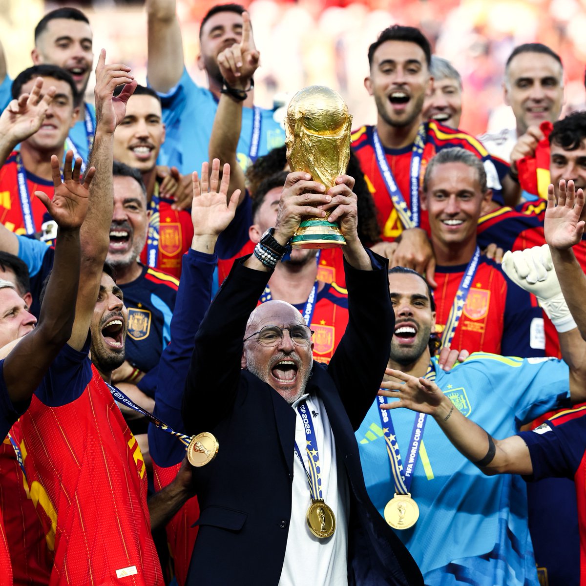 fifaworldcup_es's tweet photo. El campeón de cara al 2030. 📝

#CopaMundialFIFA