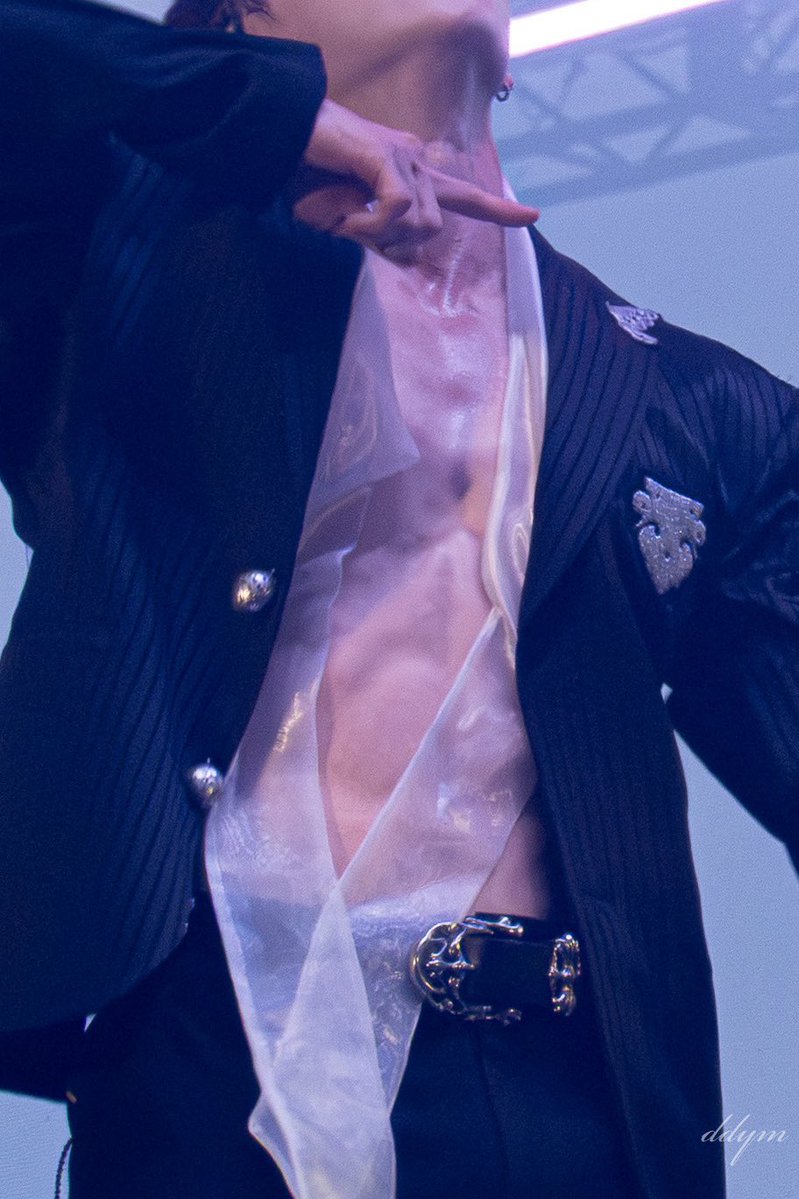 backsdoors's tweet photo. THIS PICTURE OF BANG CHAN IS INSANE?? https://t.co/KxNAzICkUD