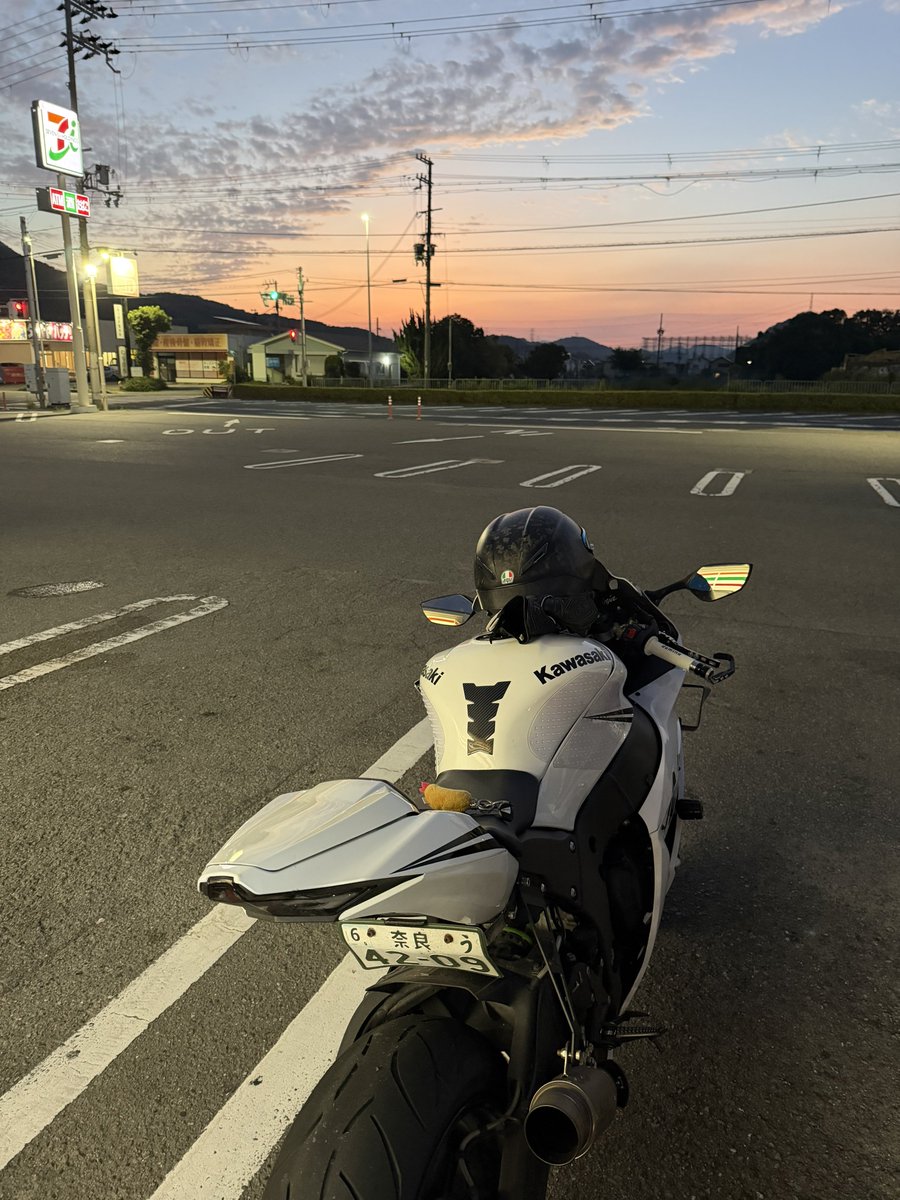 LQXSZ's tweet photo. 和歌山まで夜バイクしてたら気づいたら明るくなってました。 https://t.co/lxJUuuZUTK