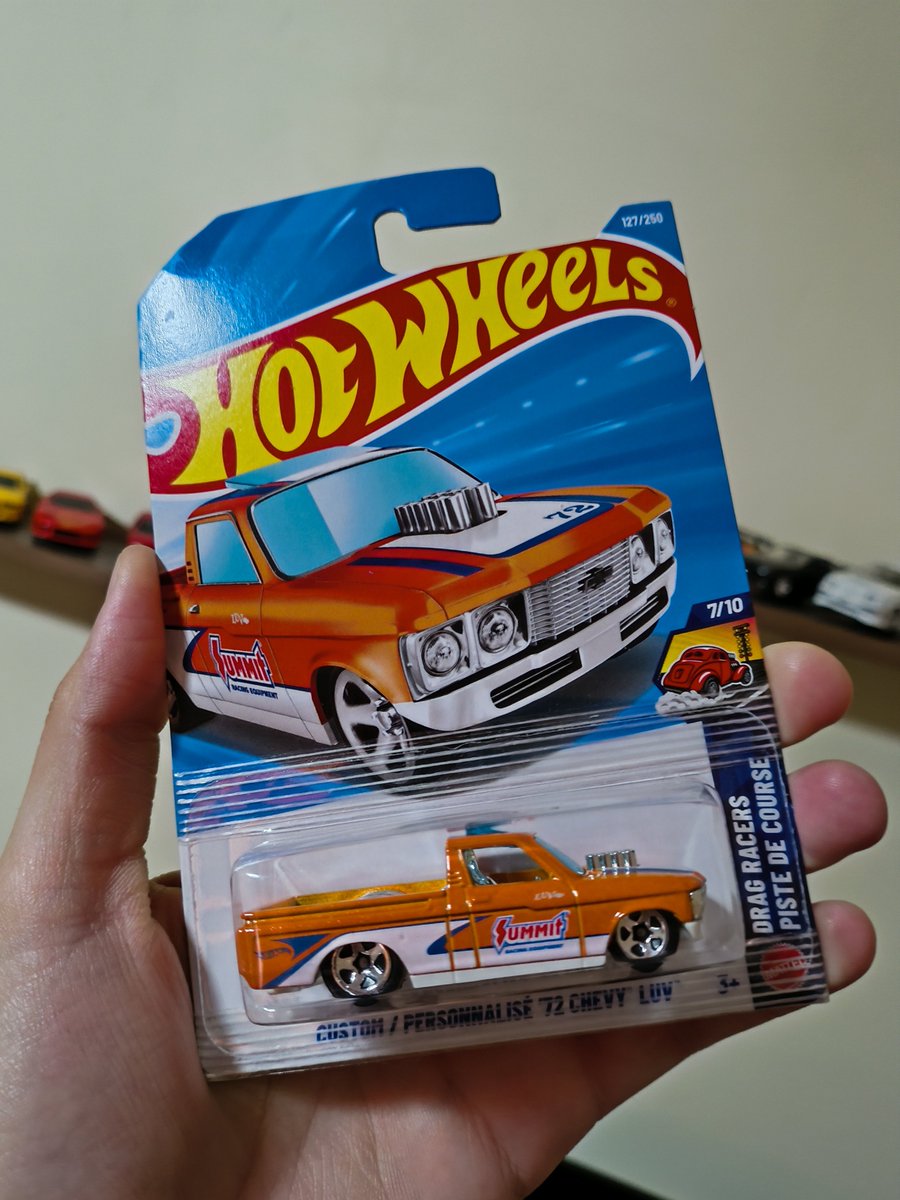 DC_CARSMX's tweet photo. Hot Wheels Custom โ72 Chevy LUV in full Summit Racing Equipment livery ๐ฅ.
That classic orange & white paint, bold blue stripes, and the iconic Summit logo on the door hit different. Blower sticking out the hood.
Absolute drag-strip energy ๐.
#HotWheels #SummitRacing https://t.co/LxX2YNh1Ci