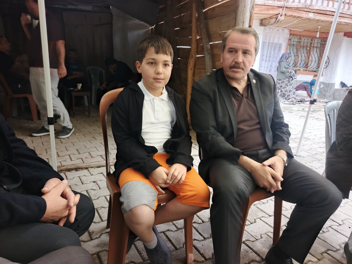 erdgnbyk's tweet photo. Yakın zamanda babası Rahmana kavuşan Memur Sen Genel başkanı Sn Ali Yalçına oğlum Abdülhamit ile baş sağlığı dilidek https://t.co/8WQ2j4wQ2M