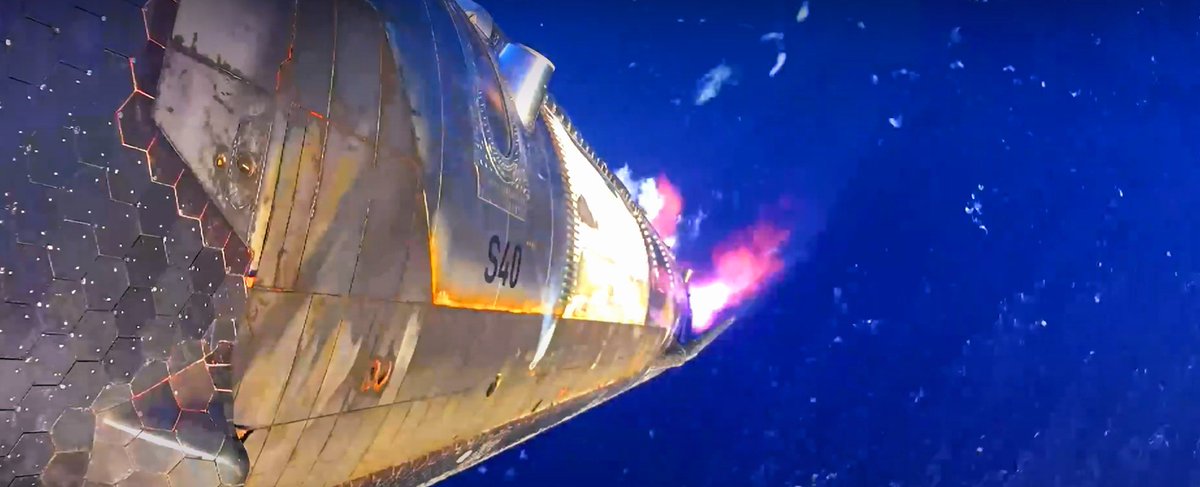 AlienPrincess_'s tweet photo. watching Starship during reentry wrapped in that glowing pink &amp; cyan plasma sheath… literally the prettiest cosmic glow-up ever 💖✨ neon plasma colors flying through the atmosphere is pure cyberpunk aesthetic perfection 🛰️⚡🌸
#starship #starship13 #spacex https://t.co/g0f4rvD01h