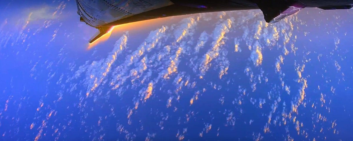 AlienPrincess_'s tweet photo. watching Starship during reentry wrapped in that glowing pink &amp; cyan plasma sheath… literally the prettiest cosmic glow-up ever 💖✨ neon plasma colors flying through the atmosphere is pure cyberpunk aesthetic perfection 🛰️⚡🌸
#starship #starship13 #spacex https://t.co/g0f4rvD01h