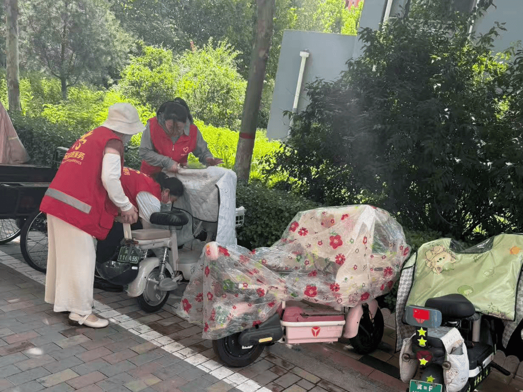 Bardamir's tweet photo. Join our neighborhood spring cleanup this Sat 9 AM at City Park! Bring gloves u0026 a friend—free snacks await. Let’s spruce up our community together!， https://t.co/ZqceVUdEcb