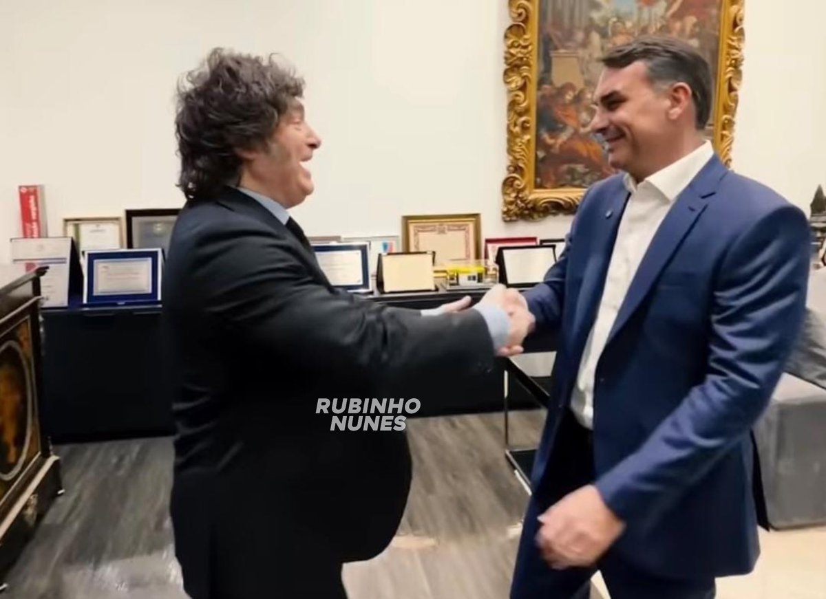 RubinhoNunes's tweet photo. O futuro presidente do Brasil recebendo o presidente da Argentina! 

VIVA LA LIBERDAD https://t.co/rKuDoMmIX9