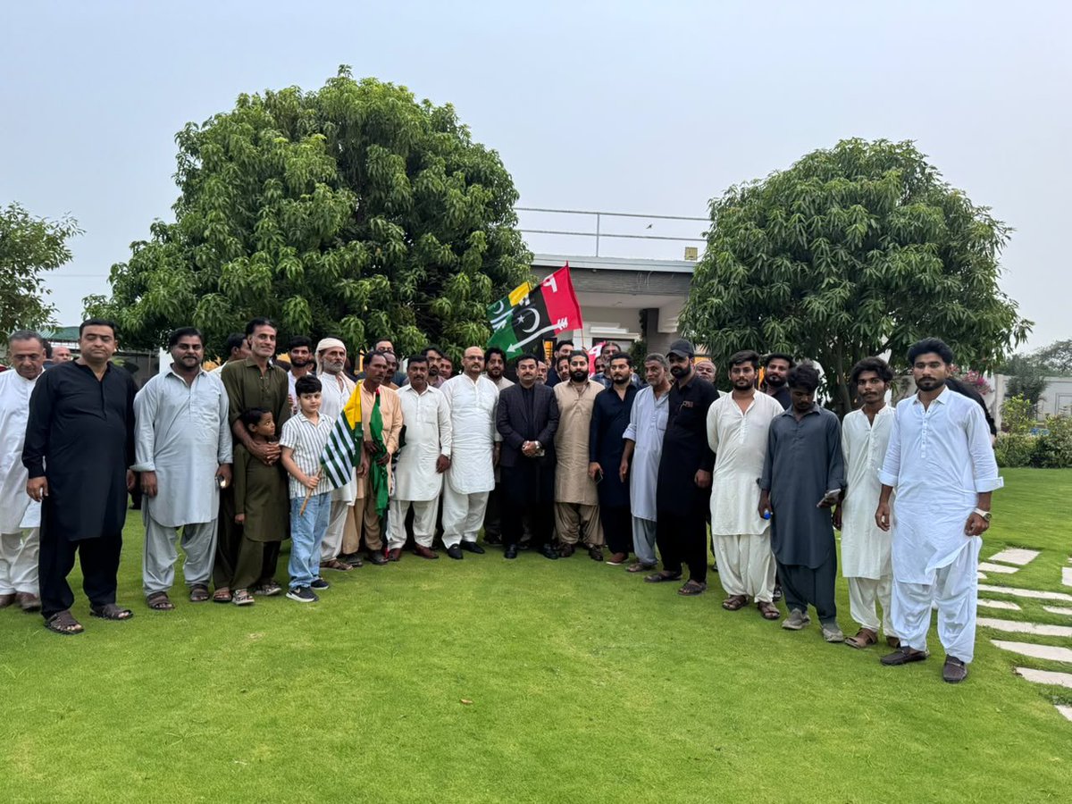fayazjameelppp's tweet photo. میئر حیدرآباد کاشف علی شورو نے کشمیری برادری سے ملاقات میں آزاد جموں و کشمیر اسمبلی حلقہLA40 (Valley1 سے پاکستان پیپلز پارٹی کے امیدوار عامر عبدالغفار لون کی حمایت کی اپیل کی
2 اگست2026کو تیر کے نشان پر ووٹ دے کر کامیاب بنائی #AJKElections2026 @KashifShoroPPP #LA40 #VoteForArrow https://t.co/2FUgQ9nebB