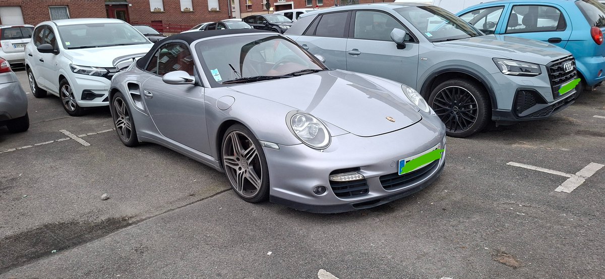 usuir197's tweet photo. @911addict_ J'avais spot une 911 Turbo, et pareil... dégouté... https://t.co/0YE2SvowEf