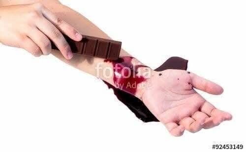 saramaesemi's tweet photo. Self-relief with chocolate. I think so👨‍🦯 https://t.co/B2mlEVE6Ai