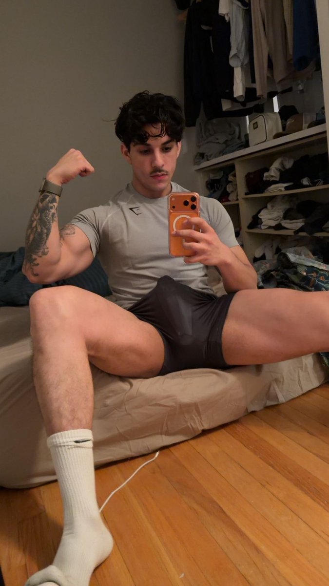 sm_akblt's tweet photo. think uu can handle the view or should i turn it up a notch? 😏 https://t.co/AXXUb4zHBI