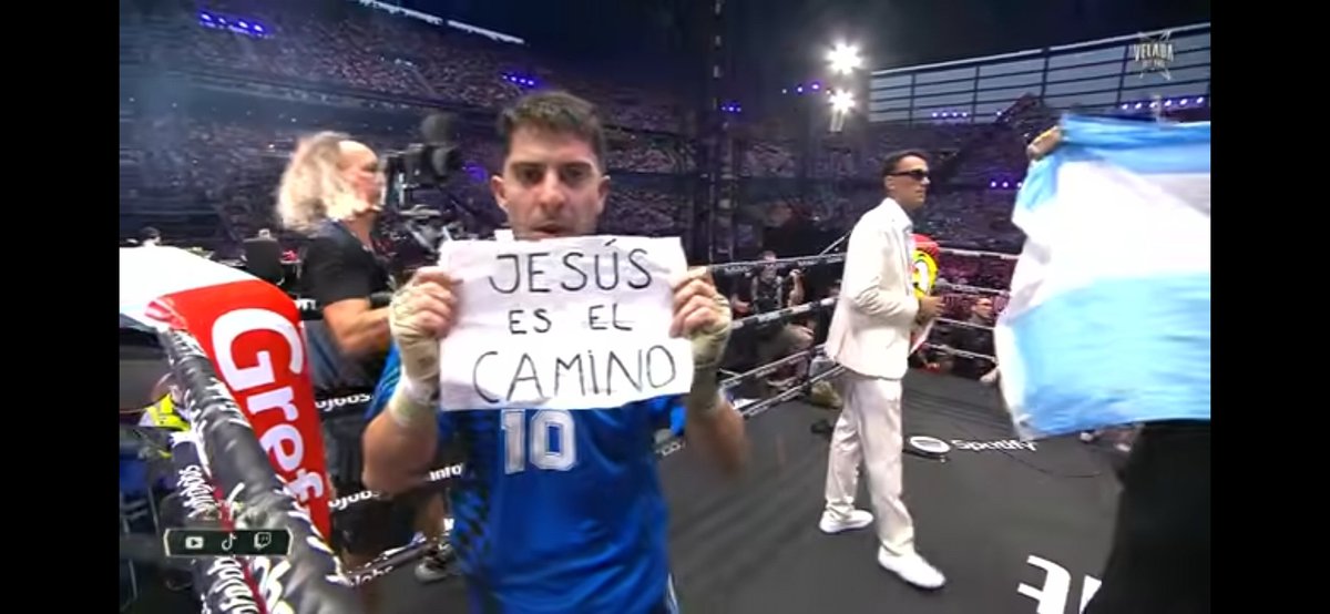 kiingjoviic's tweet photo. Respeto a Gaston Edul por esto

Jesus siempre será el camino. https://t.co/bEZiibJqMT