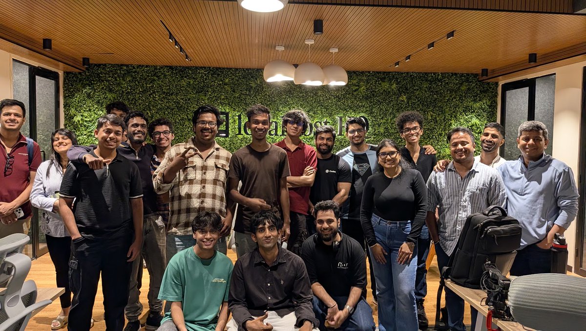 simaqexists's tweet photo. THANK YOU TO EVERY SINGLE PERSON WHO SHOWED UPPP!!

it was a banger-lore(haha) https://t.co/S1pASOKjvh